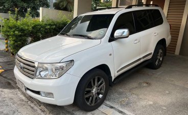 Selling Pearl White Toyota Land Cruiser 2011 in Manila
