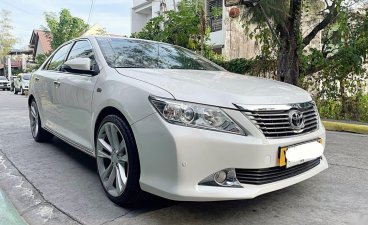 Sell Pearl White 2015 Toyota Camry in Bacoor
