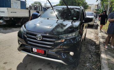 Selling Black Toyota Rush 2021 in Quezon