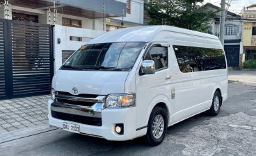 Selling Pearl White Toyota Hiace Super Grandia 2018 in Cainta