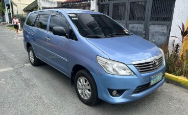 Selling Blue Toyota Innova 2013 in Victoria