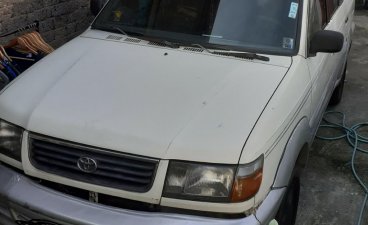Selling White Toyota Revo 2000 in Manila
