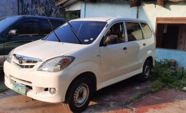 White Toyota Avanza 2011 for sale in Los Baños
