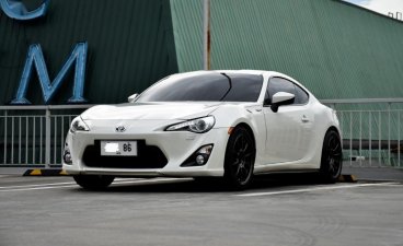 Pearl White Toyota 86 2014 for sale in Quezon