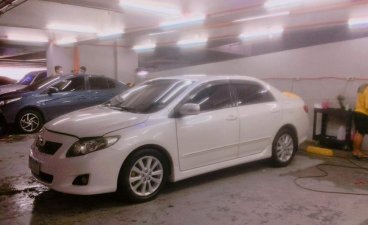 Selling Pearl White Toyota Corolla altis 2010 in Pasig