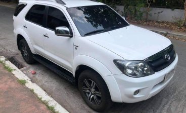 Pearl White Toyota Fortuner 2006 for sale in Quezon 