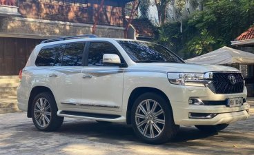 Selling Pearl White Toyota Land Cruiser 2019 in Manila