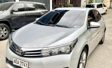 Selling Silver Toyota Corolla Altis 2015 in Manila