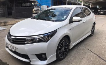 Selling Pearl White Toyota Altis 2016 in Manila