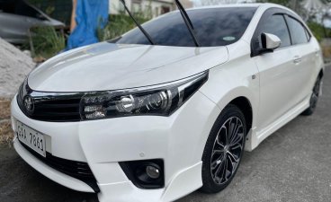 Pearl White Toyota Altis 2017 for sale in Automatic