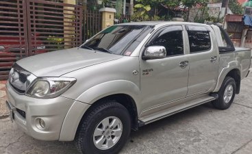 Selling Silver 2009 Toyota Hilux  in Pasig