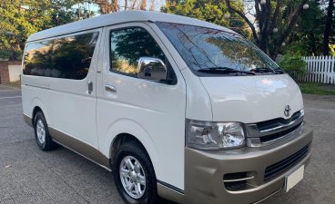 Selling White Toyota Hiace 2010 in Quezon 