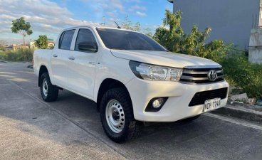 White Toyota Hilux 2016 for sale in Mandaluyong