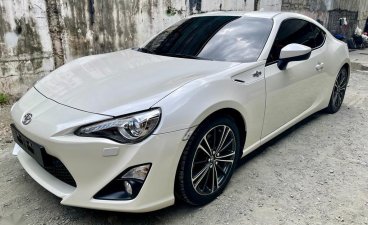 Pearl White Toyota 86 2013 for sale in Quezon City