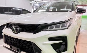 Selling White Toyota Fortuner 2022 in Manila