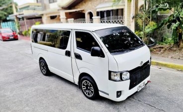 Selling White Toyota Hiace 2015 in Bacoor