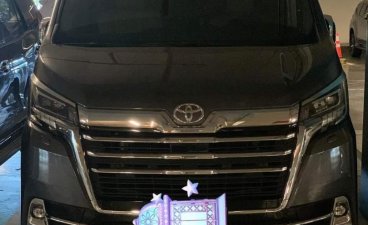 Selling Silver Toyota Grandia 2020 in Parañaque