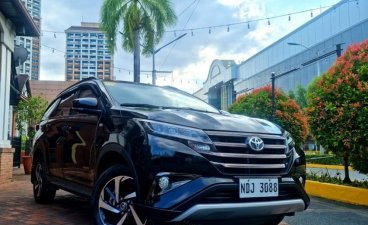 Selling Black Toyota Rush 2019 in Cainta