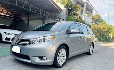 Silver Toyota Sienna 2015 for sale in Bacoor