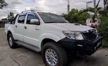 Selling White Toyota Hilux 2014 in Baliuag