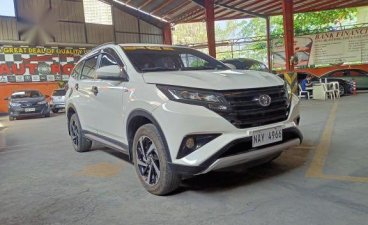Selling White Toyota Rush 2018 in Quezon City