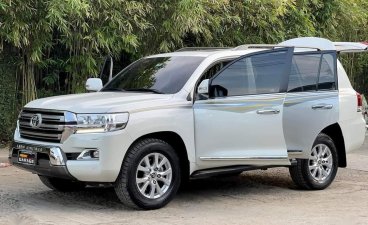 White Toyota Land Cruiser 2019 for sale in Automatic