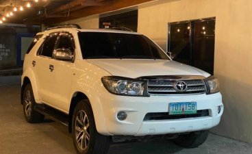 White Toyota Fortuner 2011 for sale in Caloocan