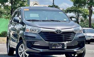 Selling White Toyota Avanza 2019 in Makati