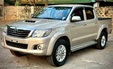 White Toyota Hilux 2013 for sale in Manila