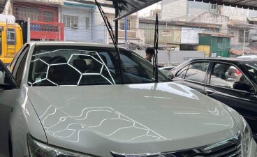 Sell White 2013 Toyota Camry in Pasig