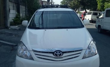 Sell White 2011 Toyota Innova in Caloocan
