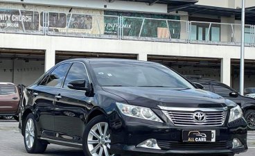 Selling White Toyota Camry 2014 in Makati