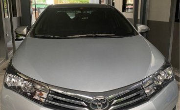 Selling White Toyota Corolla altis 2016 in Manila