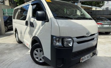 Selling White Toyota Hiace 2022 in Quezon City