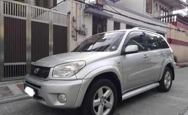 Selling White Toyota Rav4 2005 in Manila