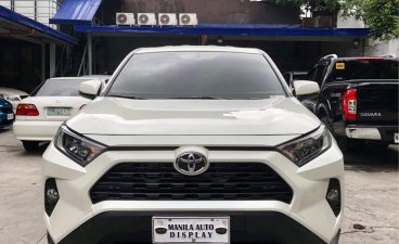 Selling White Toyota Rav4 2020 in Pasig