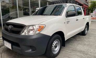 White Toyota Hilux 2005 for sale in Pasig
