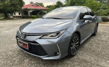 Selling White Toyota Altis 2021 in Manila