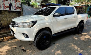 White Toyota Hilux 2018 for sale in Marilao