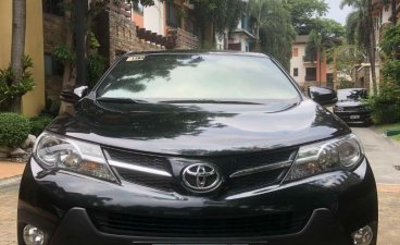 Selling White Toyota Rav4 2013 in Quezon City