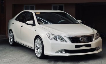 Selling White Toyota Camry 2014 in Muntinlupa