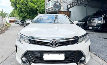Selling Pearl White Toyota Camry 2019 in Bacoor