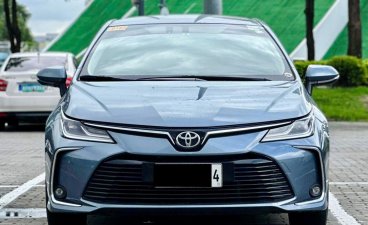 Selling White Toyota Corolla altis 2020 in Makati
