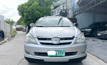 Selling White Toyota Innova 2006 in Bacoor