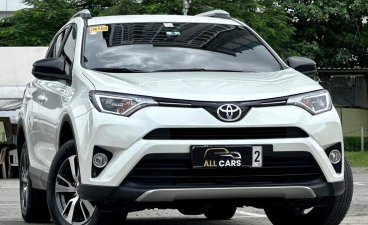 Selling White Toyota Rav4 2018 in Makati