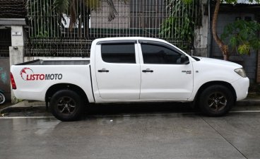Sell White 2008 Toyota Hilux in Quezon City