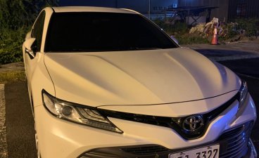 Selling White Toyota Camry 2019 in Biñan