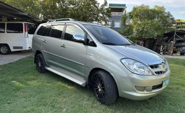 White Toyota Innova 2005 for sale in Automatic