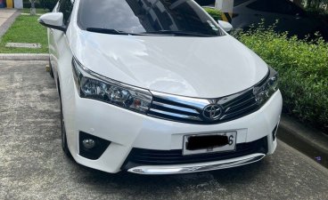 Sell Pearl White 2015 Toyota Corolla altis in Pasig