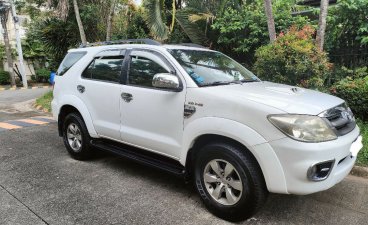 Pearl White Toyota Fortuner 2006 for sale in Rizal